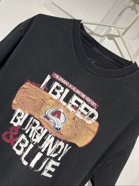COLORADO AVALANCHE  Black T-Shirt